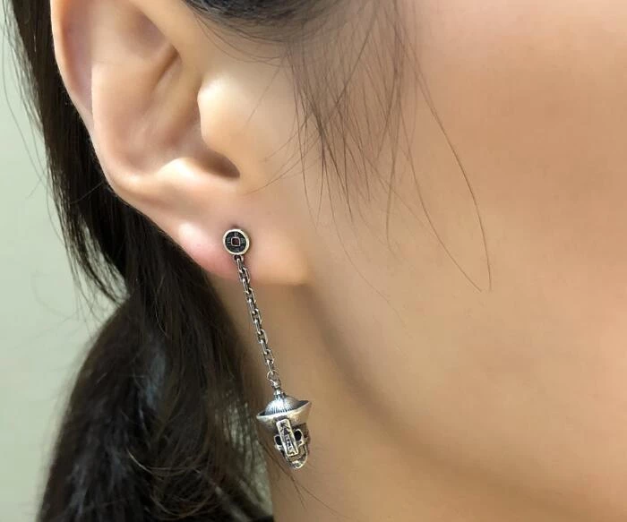 Cradle Of Goth Dangling Skulls (Silver) 4 Cradle Of Goth Dangling Skulls (Silver)